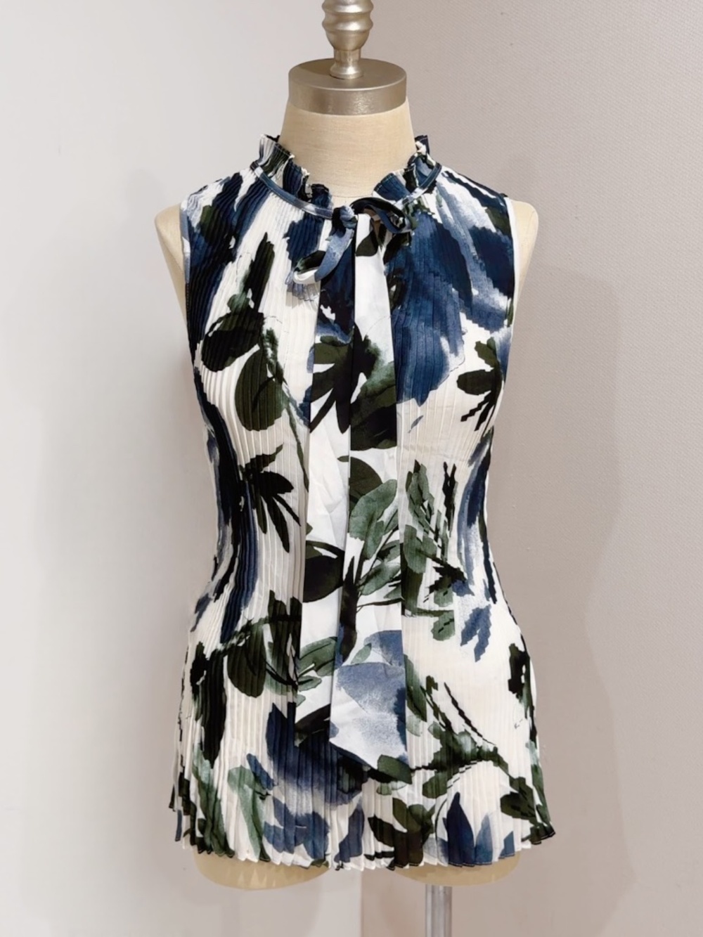 DKNY Women's Floral Multicolor Sleeveless Tie Neck Pleated Top Size L